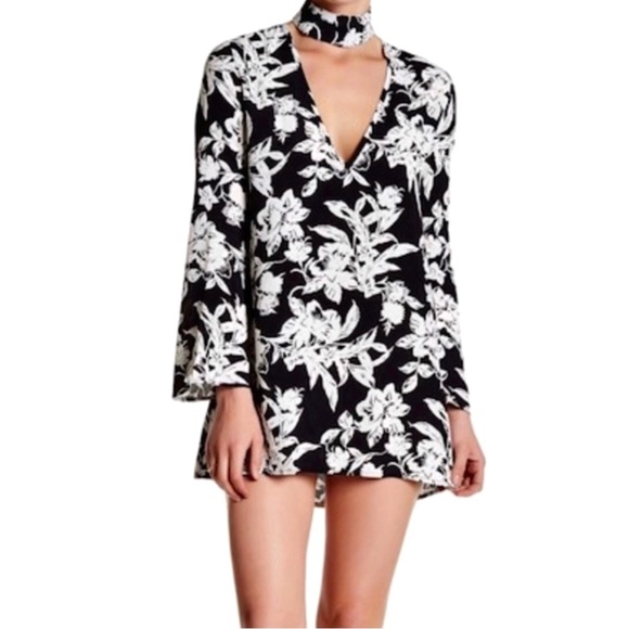 Flynn Skye Dresses & Skirts - NEW FLYNN SKYE FLORAL PRINT CHOKER MINI DRESS